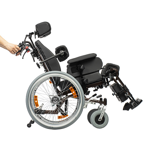 Сиденье вместе со спинкой, плавно регулируемые по углу наклона